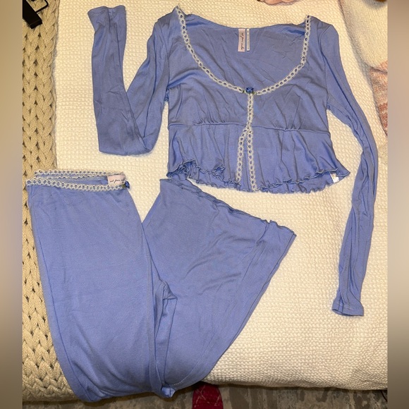 Urban Outfitters Out From Under Sweet Dreams Flyaway Set NWOT - Picture 3 of 3